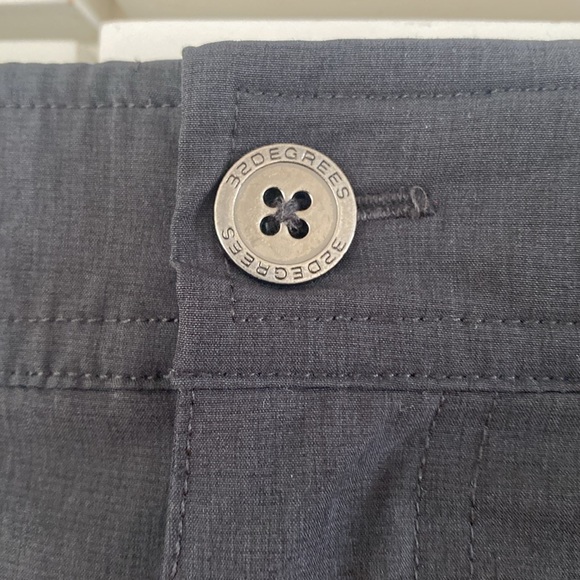 32° Performance Shorts - Picture 2 of 6